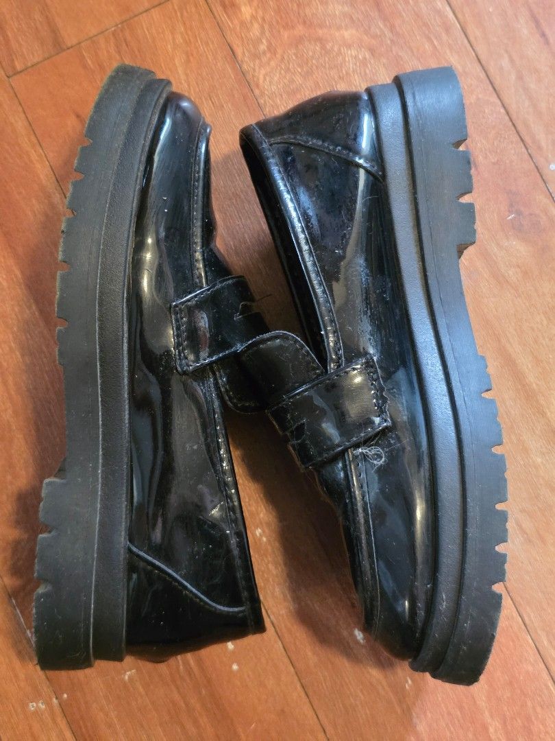 Black Patent Chunky Platform Loafers (Category: Loafers) located in Quezon City. Submitted by dix888 (Listing ID 1462909410, Image 2). Description: - Black patent loafers - Chunky platform sole - Classic penny loafer design - Visible wear on soles and insoles - Easy slip-on style - Size 235.