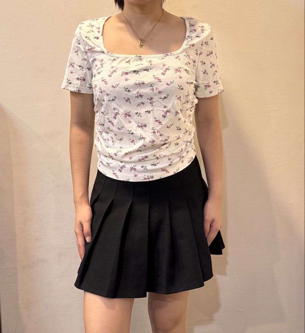 Black Pleated Mini Skirt - Versatile & Chic (Category: Skirts) located in Manila. Submitted by ichivan_11 (Listing ID 1463026800, Image 2). Description: - Black pleated mini skirt - High-waisted design - Pairs perfectly with any top - Ideal for casual outings or dressing up - Effortlessly stylish and versatile - A must-have wardrobe staple.
