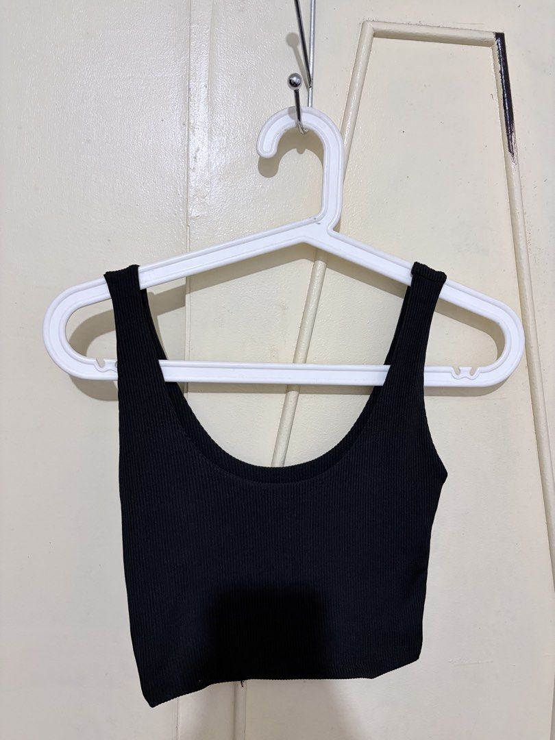 Black Ribbed Scoop Neck Crop Tank Top (Category: Sleeveless) located in Manila. Submitted by vexie.nyahmmy (Listing ID 1462920748, Image 1). Description: - Basic black ribbed crop tank - Comfortable scoop neck design - Stretchy material for a great fit - Perfect for layering or wearing solo - Effortlessly pairs with any bottoms - Ideal for casual wear.