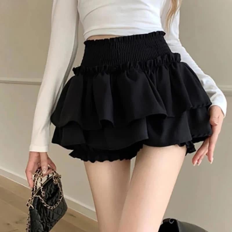 Black Ruffled High-Waisted Mini Bubble Skirt (Category: Skirts) located in Rizal. Submitted by rosiecart (Listing ID 1462894667, Image 1). Description: mop: gcash/bank transfer mod: lalamove location: antipolo.