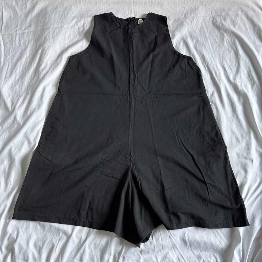 Black Sleeveless Romper (Category: Rompers) located in Quezon City. Submitted by yamakento (Listing ID 1462951032, Image 1). Description: length: 32” from shoulder.