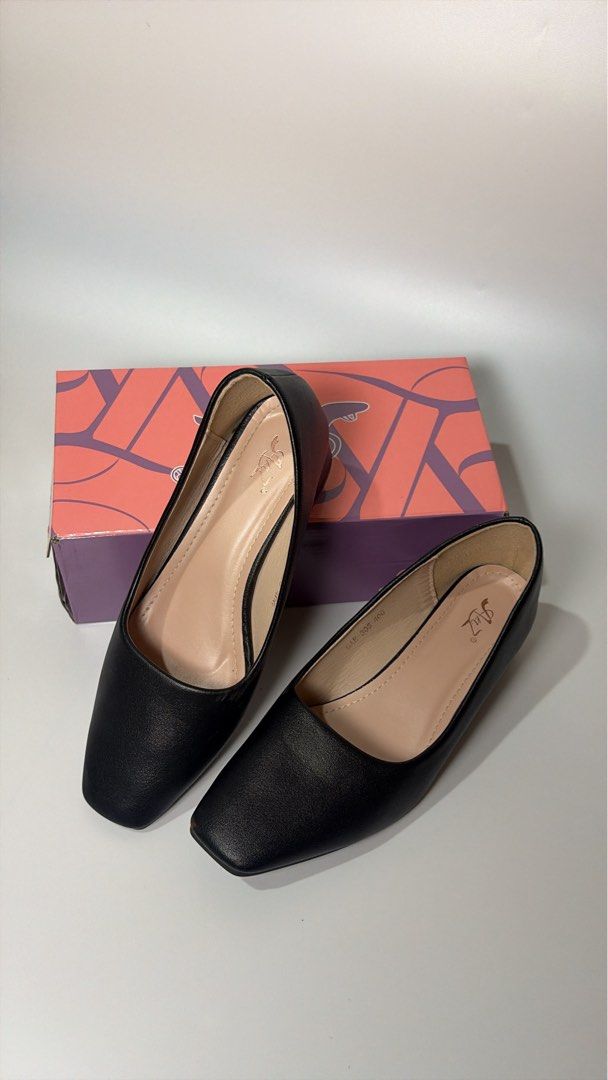 Size 9 Black Shoes/Heels with Box (Category: Heels) located in Carmona. Submitted by camille.02 (Listing ID 1462927765, Image 1). Description: - Classic black block heels - Modern square toe design - Comfortable heel height, perfect for daily wear or work - Includes box .