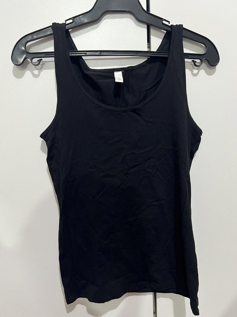Black Tank Top (Category: Sleeveless) located in Manila. Submitted by art8411_ (Listing ID 1462962565, Image 1). Description: Small.