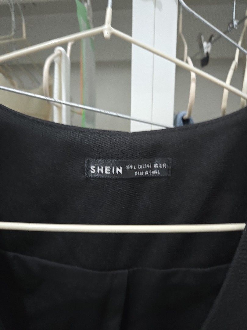 Black Vest - SheIn (Category: Sleeveless) located in Agoncillo. Submitted by ariannacvii (Listing ID 1462986388, Image 2). Description: 👚 Pre-Loved Black Vest — ₱150 I’m currently decluttering my wardrobe and letting go of some of my pre-loved clothes! 🤍 • Size: L • Brand: SheIn • Condition: Like New • Price: ₱150 ✨ Perfect for casual, everyday outfits and easy to style! 📌 IMPORTANT NOTE: Some of my clothes have been stored and unused for quit