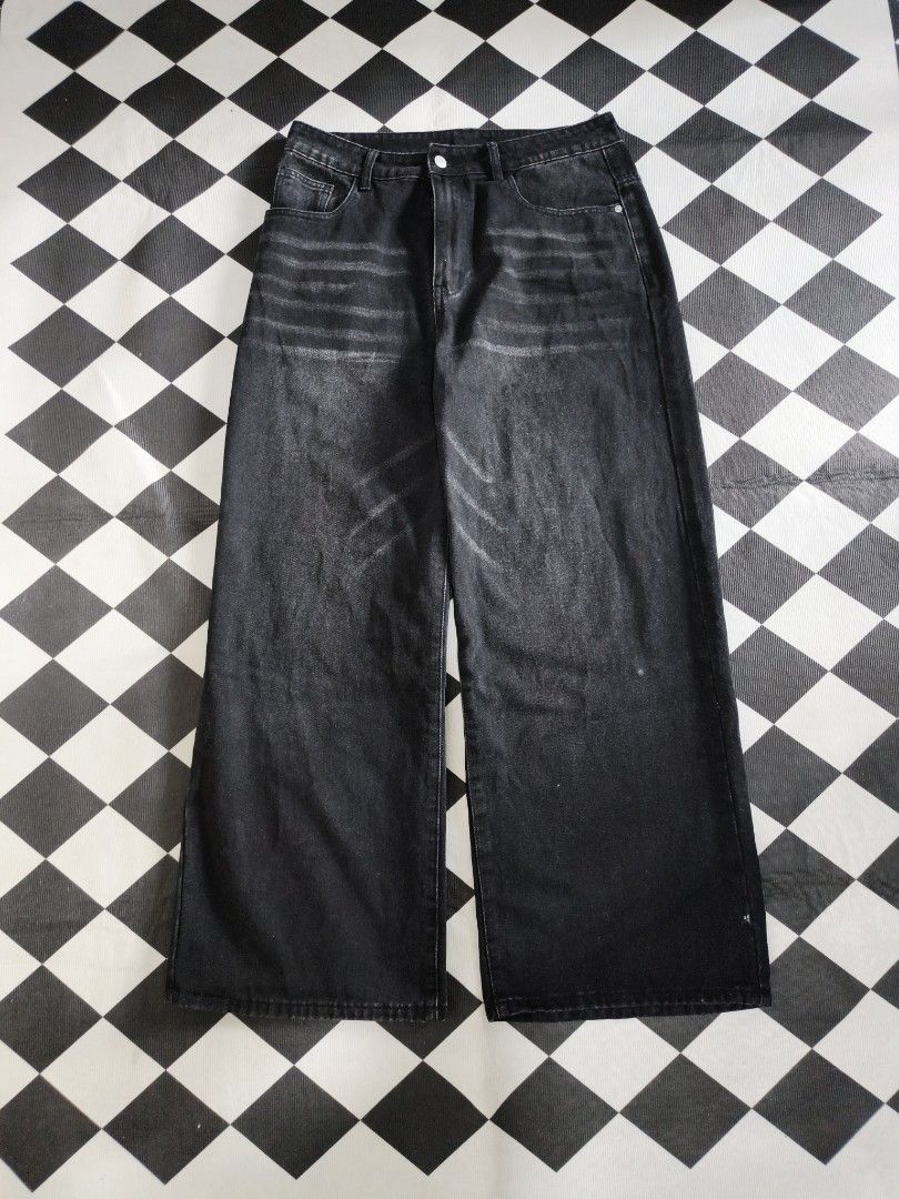 Black Wide Leg Denim Jeans (Category: Jeans) located in Manila. Submitted by chaddiee (Listing ID 1462990900, Image 2). Description: length - 42 inch ‎leg opening - 11.8-12 inch ‎waist - 34 inch ‼️NEVER BEEN USED‼️.