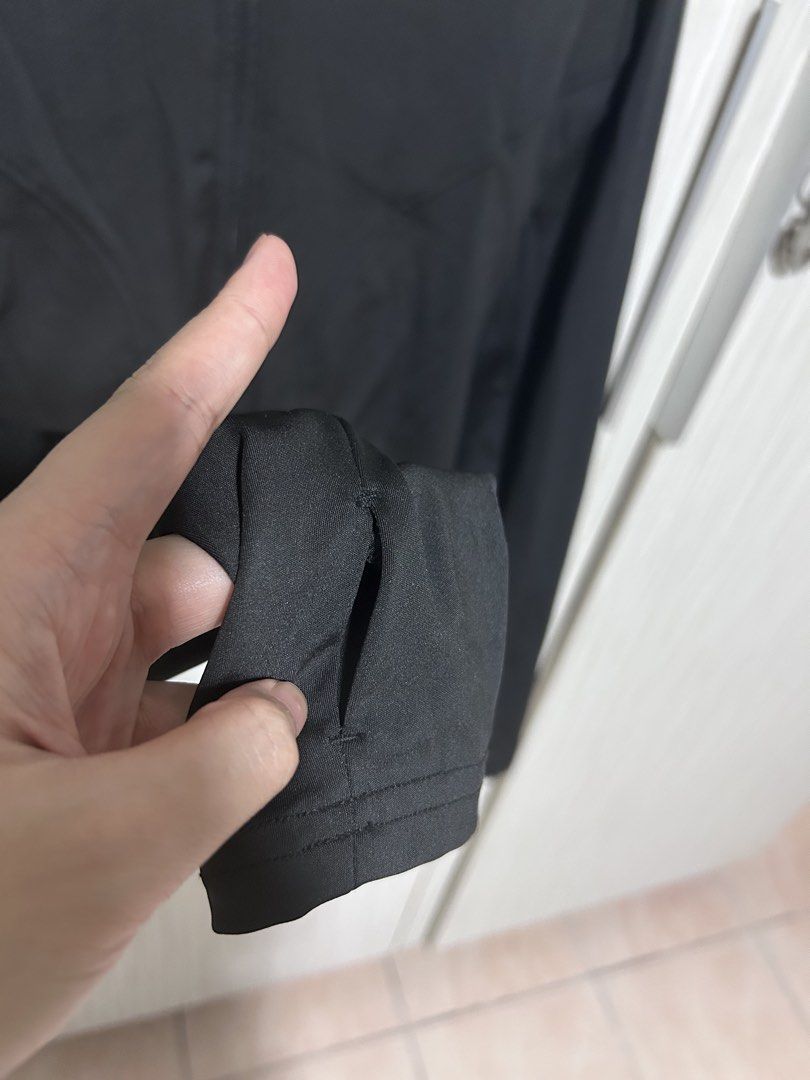 Black Zip-Up Activewear Jacket with Thumbholes (Category: Activewear) located in Manila. Submitted by juvy13 (Listing ID 1463014517, Image 3). Description: - Black zip-up jacket - Long sleeves with thumbholes - Comfortable and stretchy material - Snug fit - Ideal for workouts, casual wear, or layering for outdoor activities like hiking.
