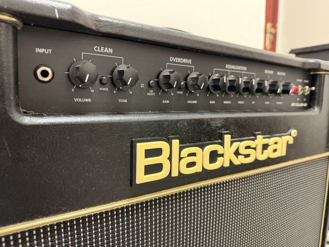 Blackstar HT Club 40 MK1 Guitar Amplifier Combo with Footswitch （分類：樂器）位於 Hong Kong。 由 kkkkhh21 提交（商品編號 1462908366，圖片 3）。簡介： Blackstar HT Club 40 MK1 Guitar Amplifier Combo with Footswitch - 40 Watts guitar amp, 2 channels with clean and overdrive - Powered by 2 x EL34 power tubes and 2 x ECC83 (12AX7) preamp tubes - 100% work and 80% new - self pick-up at Kwun Tong 。