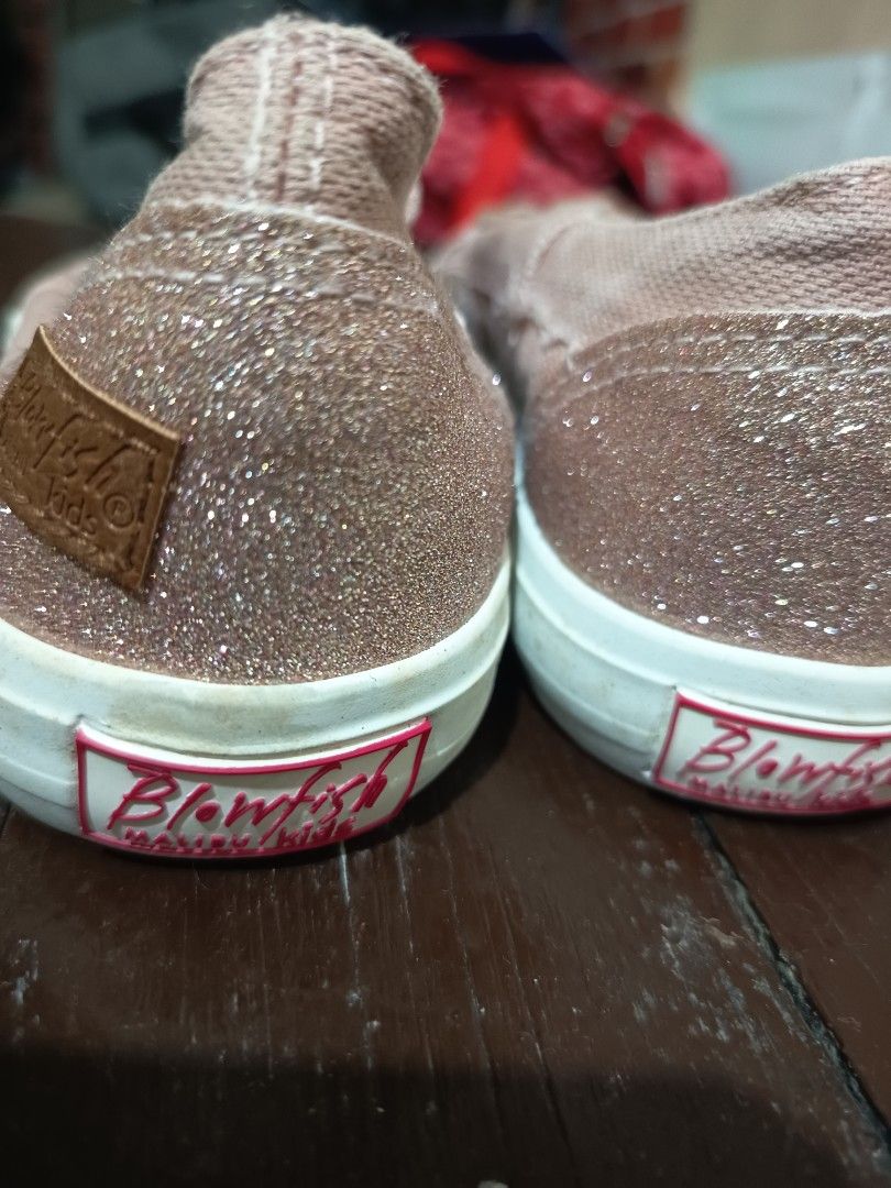 Blowfish Sneakers (Category: Babies & Kids Fashion) located in Quezon City. Submitted by jeanne_astorga08 (Listing ID 1462899045, Image 3). Description: selling it low dahil nasa cabinet lang. needs cleaning.