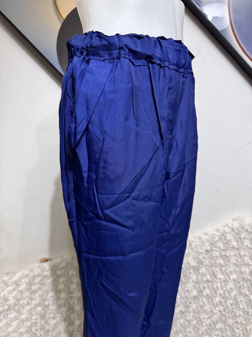 Blue Elastic Waist Pants with Pockets (Category: Other Bottoms) located in Marikina City. Submitted by lorradel (Listing ID 1462898670, Image 2). Description: - W: 27-29in L: 37in - Comfy blue pants - Easy to wear elastic waistband - Convenient side pockets - Fabric with a nice sheen - Ideal for casual outings or lounging at home - Simple and practical design -mannequin length waist to top ankle 38 in ; to floor 41 inches - MAY HAVE some washable