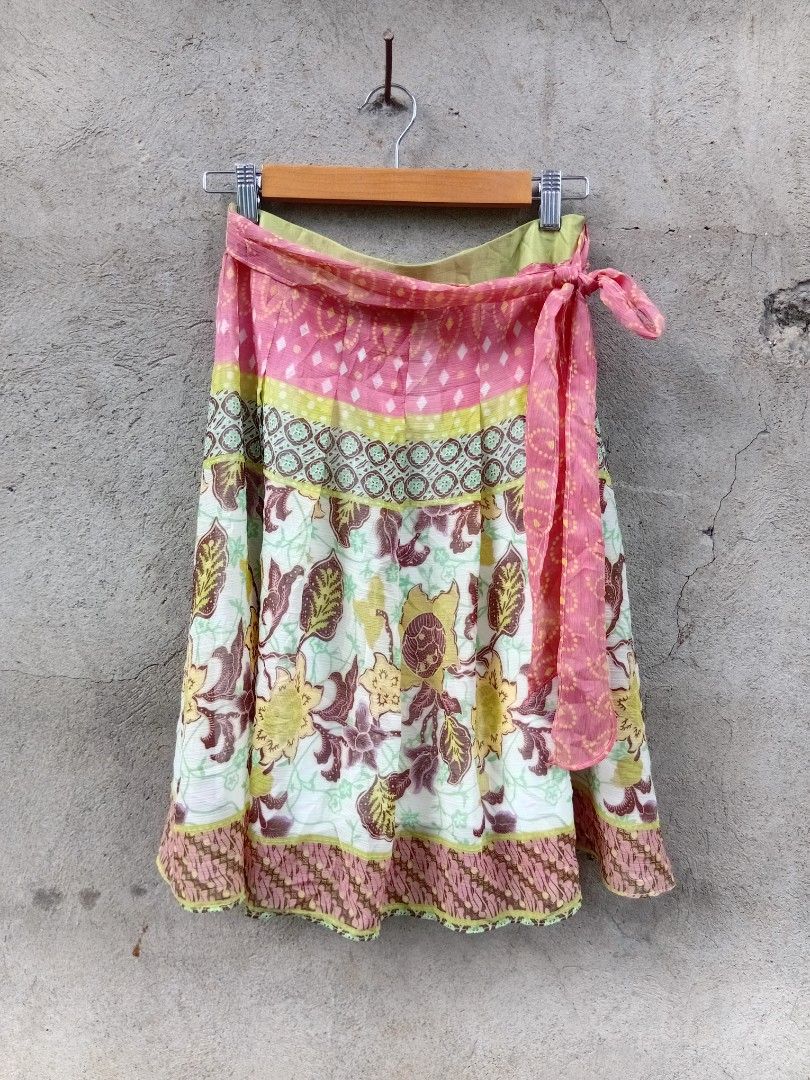 Bohemian wrap skirt (Category: Skirts) located in Maramag. Submitted by kennethrab93665 (Listing ID 1462979208, Image 1). Description: Bohemian wrap skirt missing main tag , washtag lang meron waistline 26 on tape length 22 very good-excellent condition need minor wash 400 + sf.