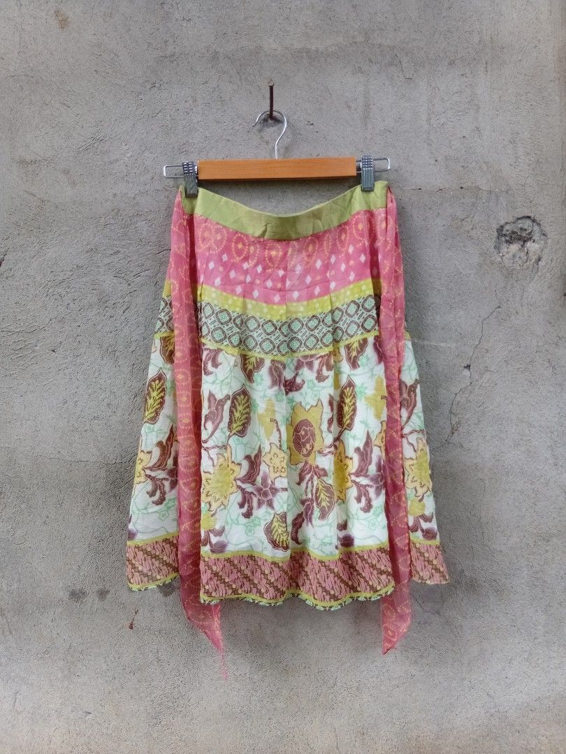 Bohemian wrap skirt (Category: Skirts) located in Maramag. Submitted by kennethrab93665 (Listing ID 1462979208, Image 2). Description: Bohemian wrap skirt missing main tag , washtag lang meron waistline 26 on tape length 22 very good-excellent condition need minor wash 400 + sf.