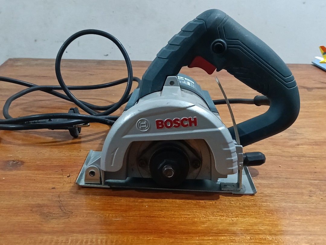 BOSCH Professional GDC 140 Marble Cutter (Category: Home Improvement Tools & Accessories) located in Quezon City. Submitted by wads_ (Listing ID 1463020611, Image 2). Description: - Bosch Professional GDC 140 Marble Cutter - Powerful 1400W motor - Operates on 220-230V - 115mm disc diameter - Maximum cutting depth of 35mm .