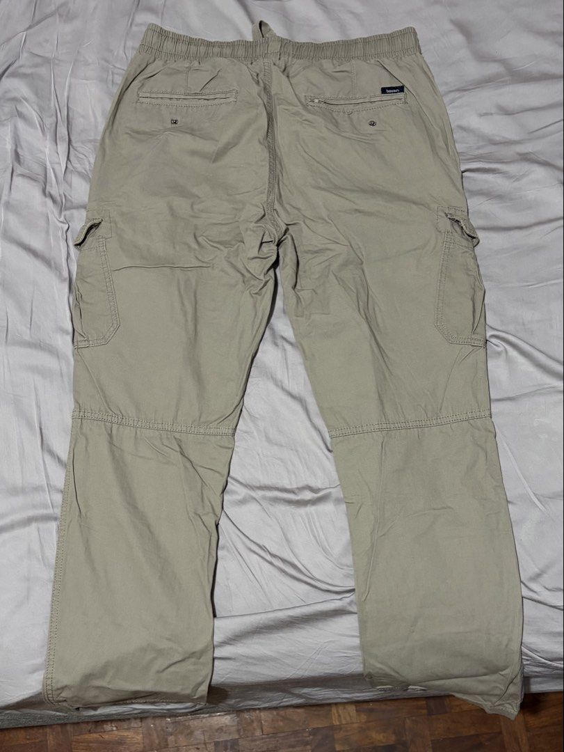 Bossini Cargo Pants (Category: Trousers) located in Manila. Submitted by goldendeer.ed5091 (Listing ID 1462934893, Image 3). Description: Bossini Cargo Pants Size: M Condition: used twice rfs: decluttering Loc: Manila Strictly courier only.