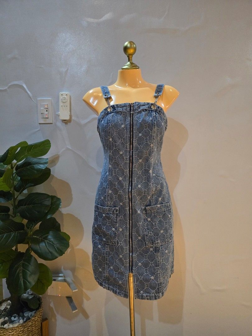 Branded IEF zipper cute denim dress (Category: Dresses) located in San Marcelino. Submitted by thriftolshoppiness (Listing ID 1463010821, Image 1). Description: XS-Small.