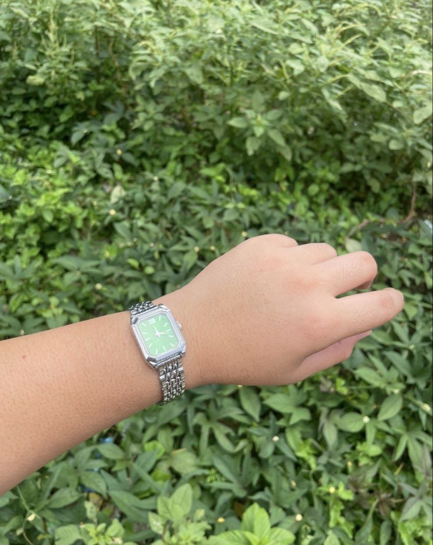 Brandnew watch set (Category: Women's Watches) located in Pasig City. Submitted by kyleannxx (Listing ID 1462945445, Image 3). Description: No box.
