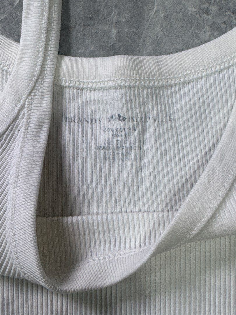 Brandy Melville White Cropped Top (Category: Sleeveless) located in Trece Martires City. Submitted by pre_lovvved (Listing ID 1463041630, Image 3). Description: length: 38cm bust: 29cm.