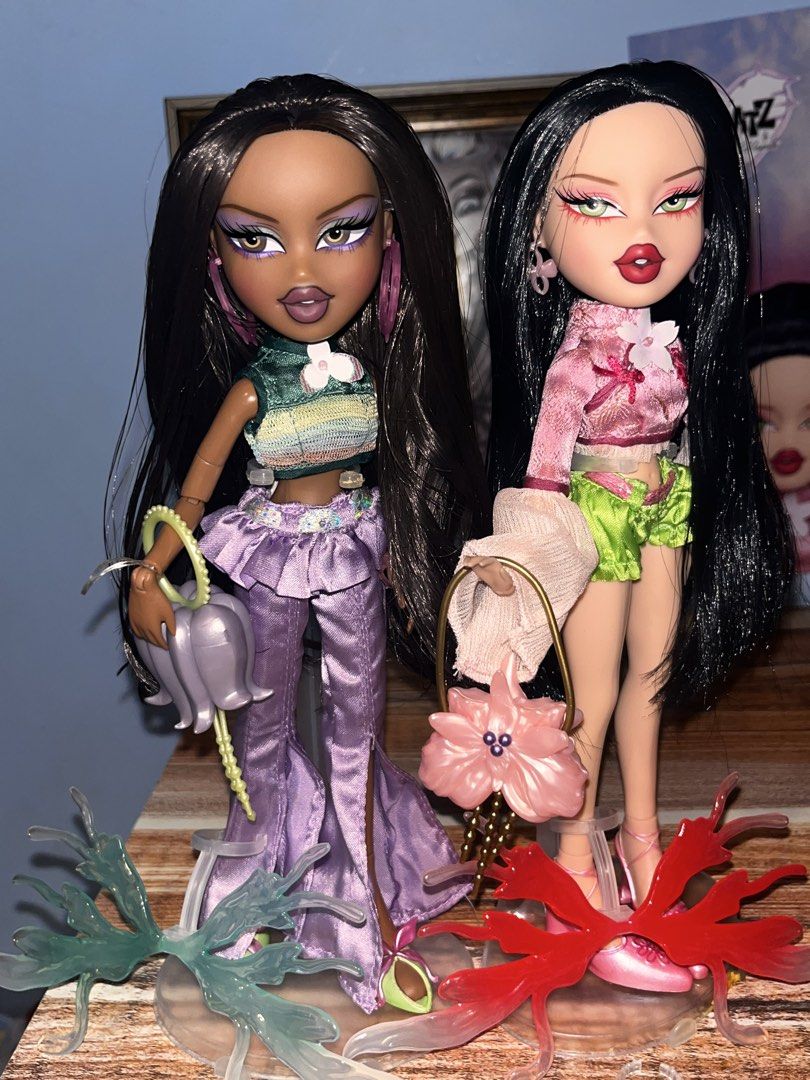bratz bundle (Category: Kids Toys) located in Digos. Submitted by matchaa_94 (Listing ID 1463037497, Image 1). Description: free sf complete no flaws stand included .