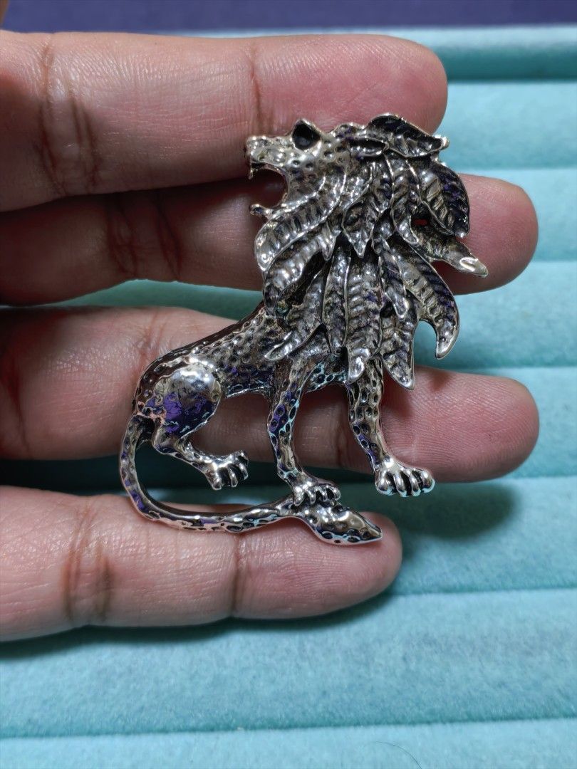 Brooch Pin Lion Silver Tone (Category: Brooches) located in Taguig. Submitted by jeannescarlet (Listing ID 1463001942, Image 1). Description: 💎Brand New 💎Alloy Material.