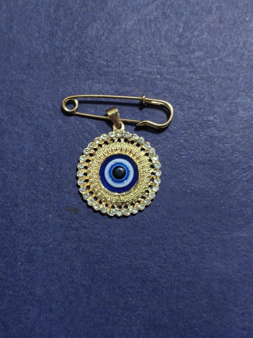 Brooch Pin Round Evil Eye (Category: Brooches) located in Taguig. Submitted by jeannescarlet (Listing ID 1462886262, Image 1). Description: 💎Brand New 💎Alloy Material.