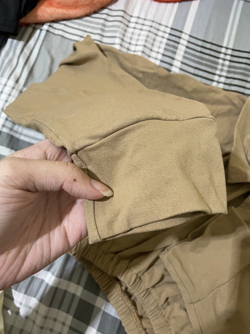 Brown crop top sweater (Category: Coats, Jackets and Outerwear) located in Bulacan. Submitted by ohyul.06 (Listing ID 1463002685, Image 3). Description: nabili ko sa orange app dati for 300 pesos.