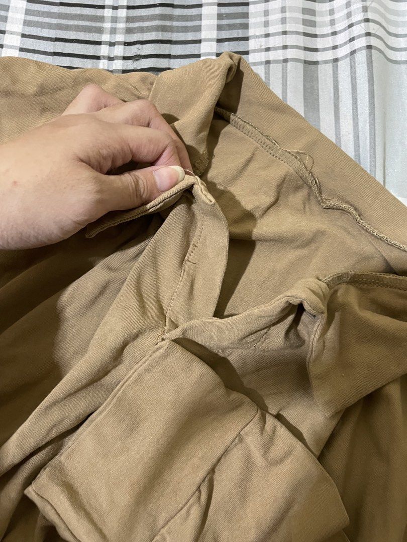 Brown crop top sweater (Category: Coats, Jackets and Outerwear) located in Bulacan. Submitted by ohyul.06 (Listing ID 1463002685, Image 2). Description: nabili ko sa orange app dati for 300 pesos.