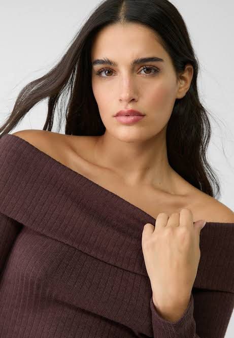 Brown Off Shoulder Top (Category: Longsleeves) located in Mandaluyong City. Submitted by gerilynpaz (Listing ID 1463047930, Image 2). Description: -Off Shoulder Knit Wear -Brown Long Sleeve -Straight Neckline -Compliments the Shoulders -In Size MEDIUM Notes: • GCASH payments only! • Delivery is through J&T or Lalamove, strictly to be paid for by the buyer only..