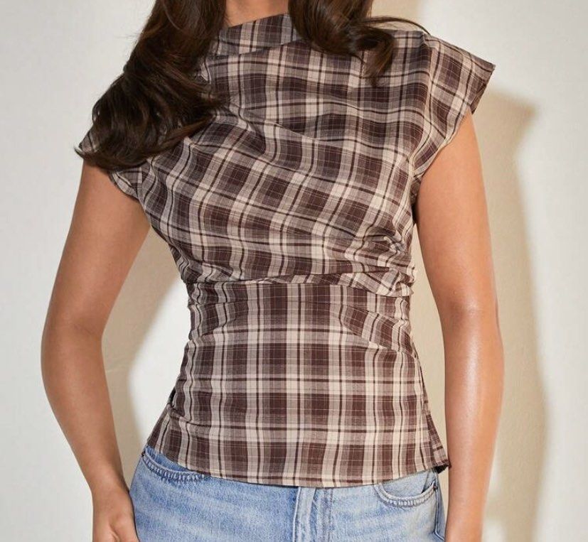 Brown Pleated Plaid Pattern (Category: Others Tops) located in Calamba. Submitted by prelovedby_jm (Listing ID 1463028961, Image 1). Description: .