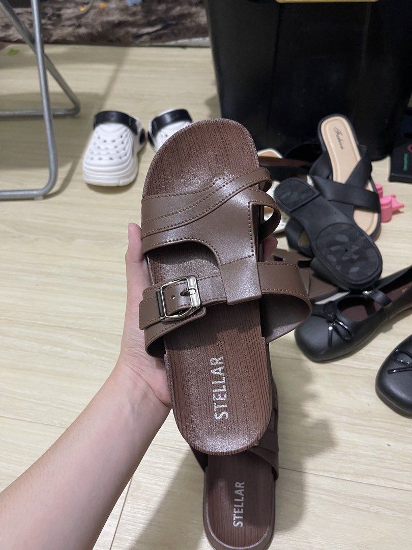 Brown Sandals (Category: Sandals) located in Manila. Submitted by _eahmczz (Listing ID 1463096299, Image 3). Description: Never pa nagamit Size: 40-41.