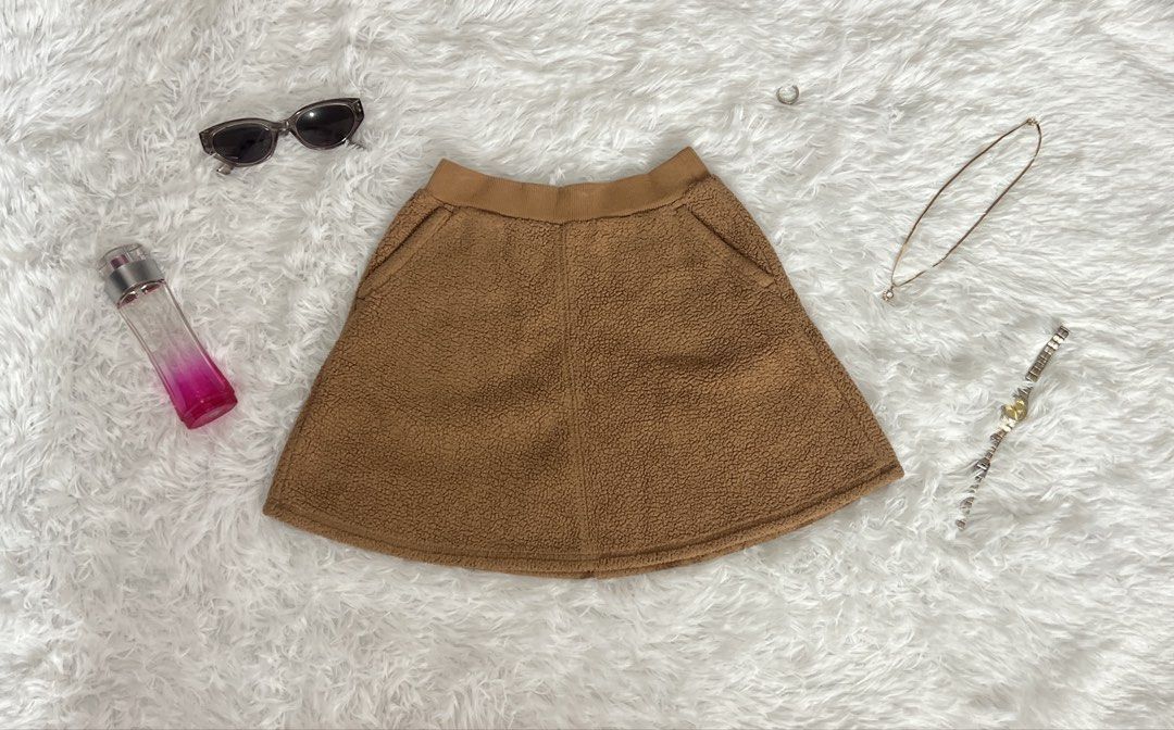 Brown Teddy Fleece Mini Skirt with Pockets (Category: Skirts) located in Tuguegarao City. Submitted by love_clothies (Listing ID 1462902686, Image 1). Description: - Super cute brown teddy fleece mini skirt - Comfortable elastic waistband - Two side pockets - Ideal for casual wear - Pairs well with sweaters and boots - Perfect for cooler weather.