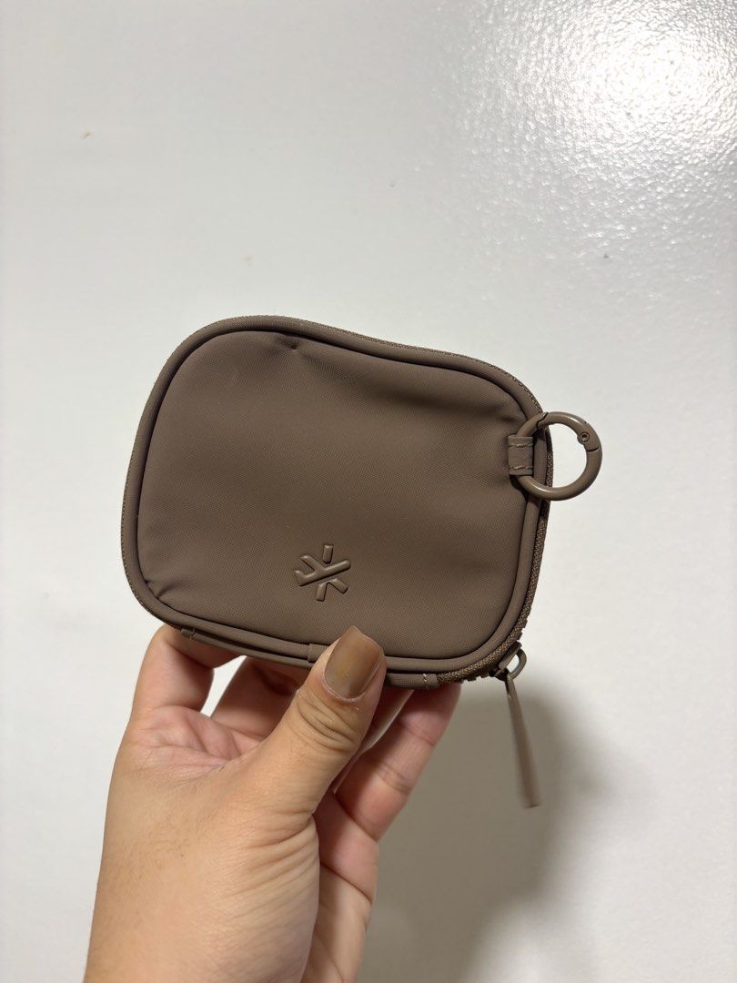 BRSH Pouch Coin Bag Card Holder (Category: Purses & Pouches) located in Guiguinto. Submitted by 2nd.stuff. (Listing ID 1462909183, Image 2). Description: - BASH small pouch - Neutral brown color - Ideal for coins, cards, or small essentials - Durable material - Secure zip closure - Convenient D-ring clip for attaching to bags.