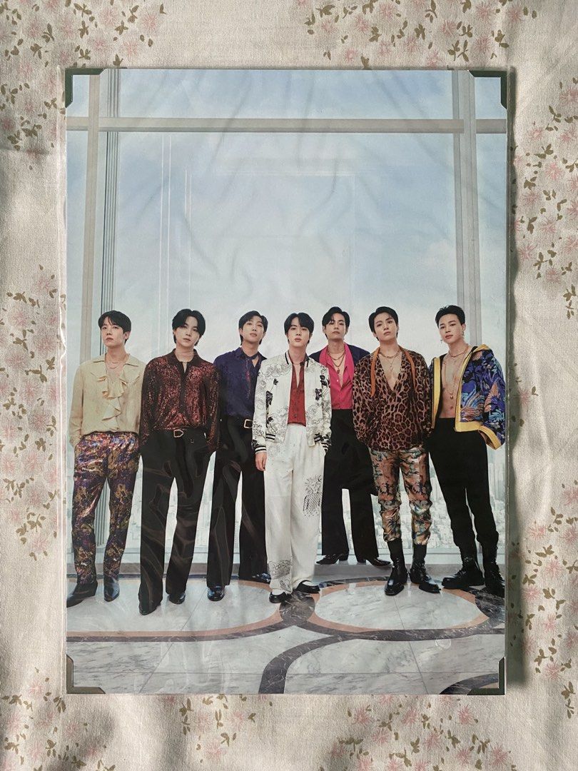 BTS Merch Box 8 Premium Photo (Category: K-Wave Merchandise) located in Muntinlupa City. Submitted by glossrunch (Listing ID 1462892939, Image 2). Description: P500 + lsf *used for display only *sealed never opened *see dent on top left corner at the back, 3rd photo rfs: decluttering GCash /BPI J&T 🏷️ bts rm jin suga jhope jimin v jungkook arirang mb8 prepo .