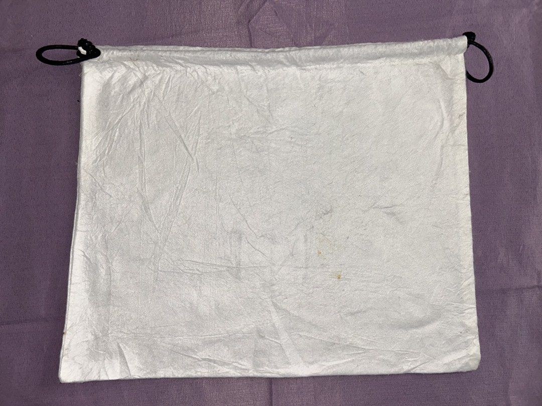 BUNDLE METROCITY DUST BAG (Category: Purses & Pouches) located in General Santos City (Dadiangas). Submitted by grasya_12 (Listing ID 1462916584, Image 3). Description: 2pcs Metrocity dust bag Sizes indicated na sa pic Minimal signs of usage (need wash) .