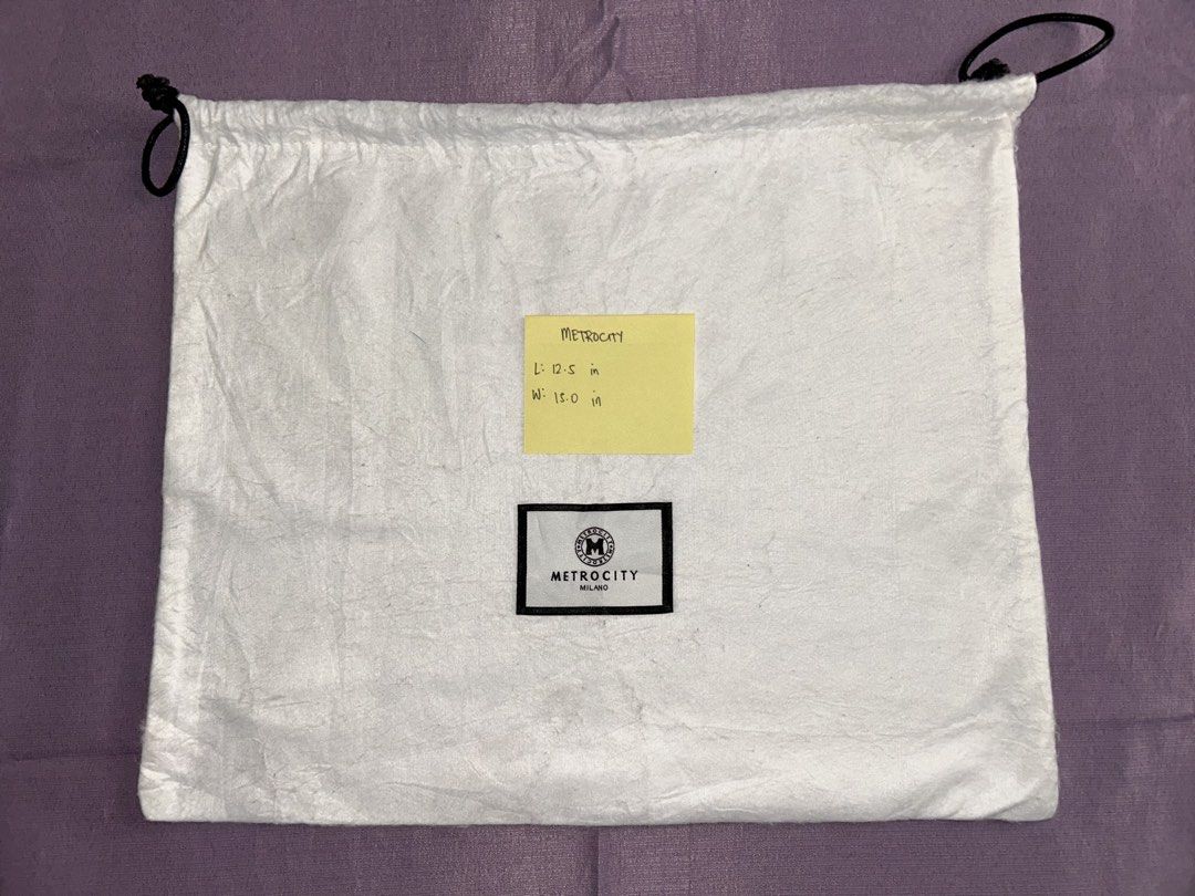 BUNDLE METROCITY DUST BAG (Category: Purses & Pouches) located in General Santos City (Dadiangas). Submitted by grasya_12 (Listing ID 1462916584, Image 2). Description: 2pcs Metrocity dust bag Sizes indicated na sa pic Minimal signs of usage (need wash) .