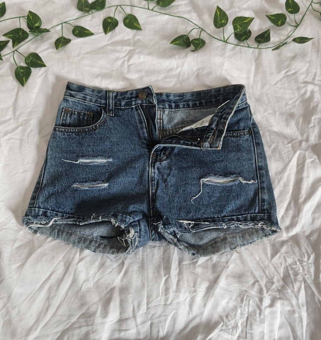 Bundle Shorts (Category: Shorts) located in Manila. Submitted by aseyleo (Listing ID 1462897315, Image 2). Description: - Forever 21 blue denim shorts - Button fly closure - Distressed rips on the front - Frayed hemline - Ideal for casual wear and easy to style.