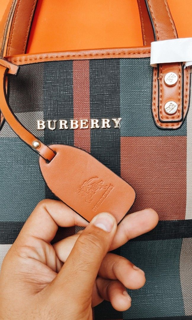 BURBERRY 😍 (Category: Shoulder Bags) located in Cagayan de Oro. Submitted by mersonbadilla_luxury.item (Listing ID 1462896531, Image 3). Description: BURBERRY IS THE MOST ICONIC BRAND AND ITS NOT EASY TO GET THIS KIND OF BAG..