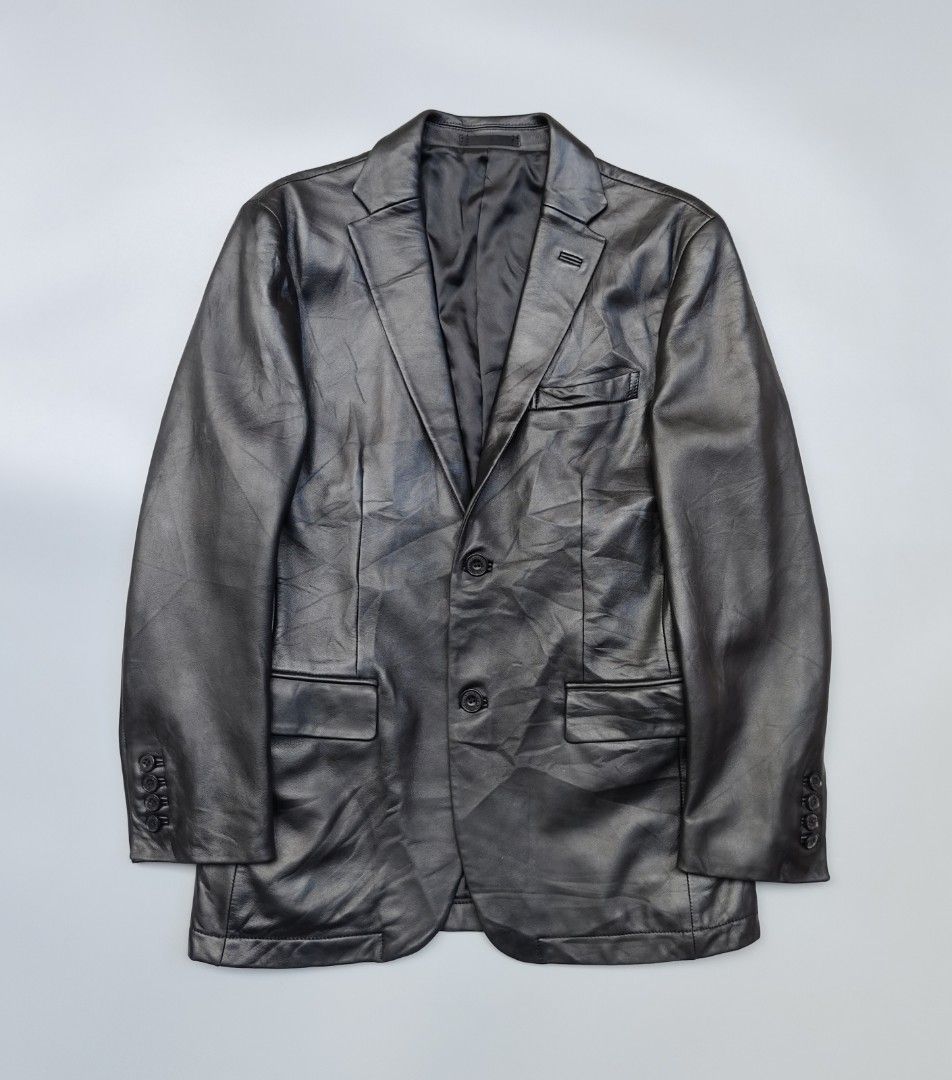 Burberry black label (💯 real leather) authentic (Category: Coats, Jackets and Outerwear) located in Baguio. Submitted by archival_thrifted.ph. (Listing ID 1463018137, Image 1). Description: FOR SALE ‼️ . BURBERRY BLACK LABEL .💯 AUTHENTIC .💯 REAL LEATHER . EXCELLENT CONDITION .SIZE SMALL ON TAG .PHP 4200 PLUS SF .❌❌ COP/COD .MOP GCASH .COURIER J&T .BAGUIO AREA .DM FOR SURE BUYER TY.