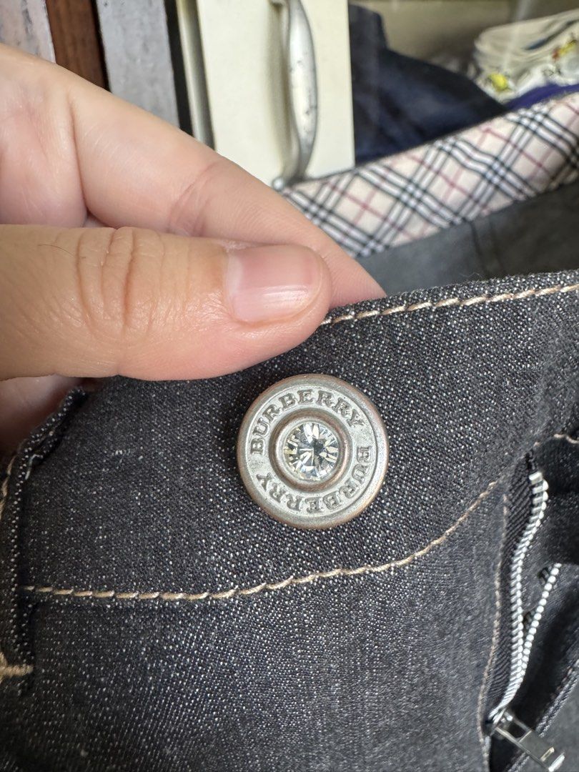 Burberry Capri Jeans (Category: Jeans) located in Mabalacat. Submitted by darkmochafrappe2 (Listing ID 1462907703, Image 3). Description: - Burberry London capri jeans - Size: 160A, may fit adult XS-S - Dark wash denim - Iconic Burberry check lining - Zip fly and button closure - Embroidered Burberry logo on back pocket - Cute tie detail at the hem.