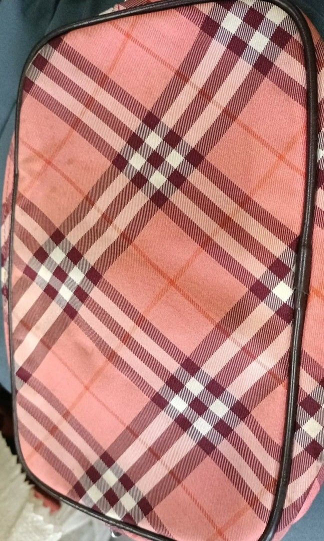 Burberry pouch (Category: Luxury Bags & Wallets) located in General Santos City (Dadiangas). Submitted by japan-ukay (Listing ID 1462976913, Image 1). Description: .