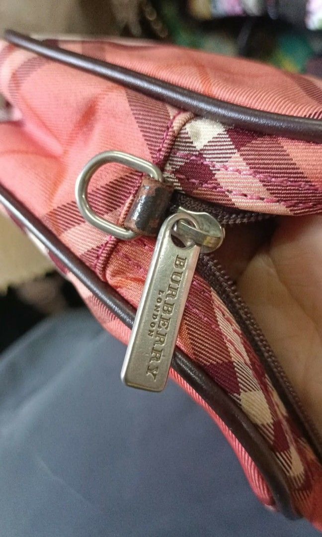 Burberry pouch (Category: Luxury Bags & Wallets) located in General Santos City (Dadiangas). Submitted by japan-ukay (Listing ID 1462976913, Image 2). Description: .