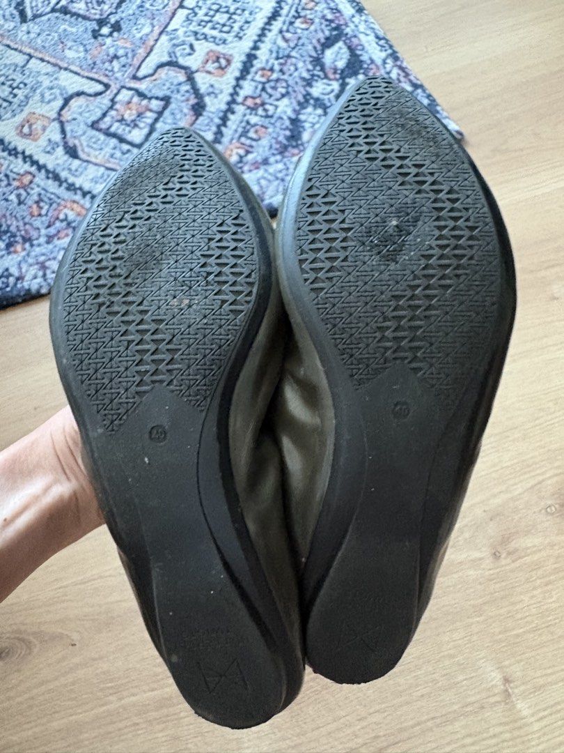 Butterfly Twists pointy flats (Category: Flats & Sandals) located in Taguig. Submitted by nesafisha (Listing ID 1462957454, Image 3). Description: .