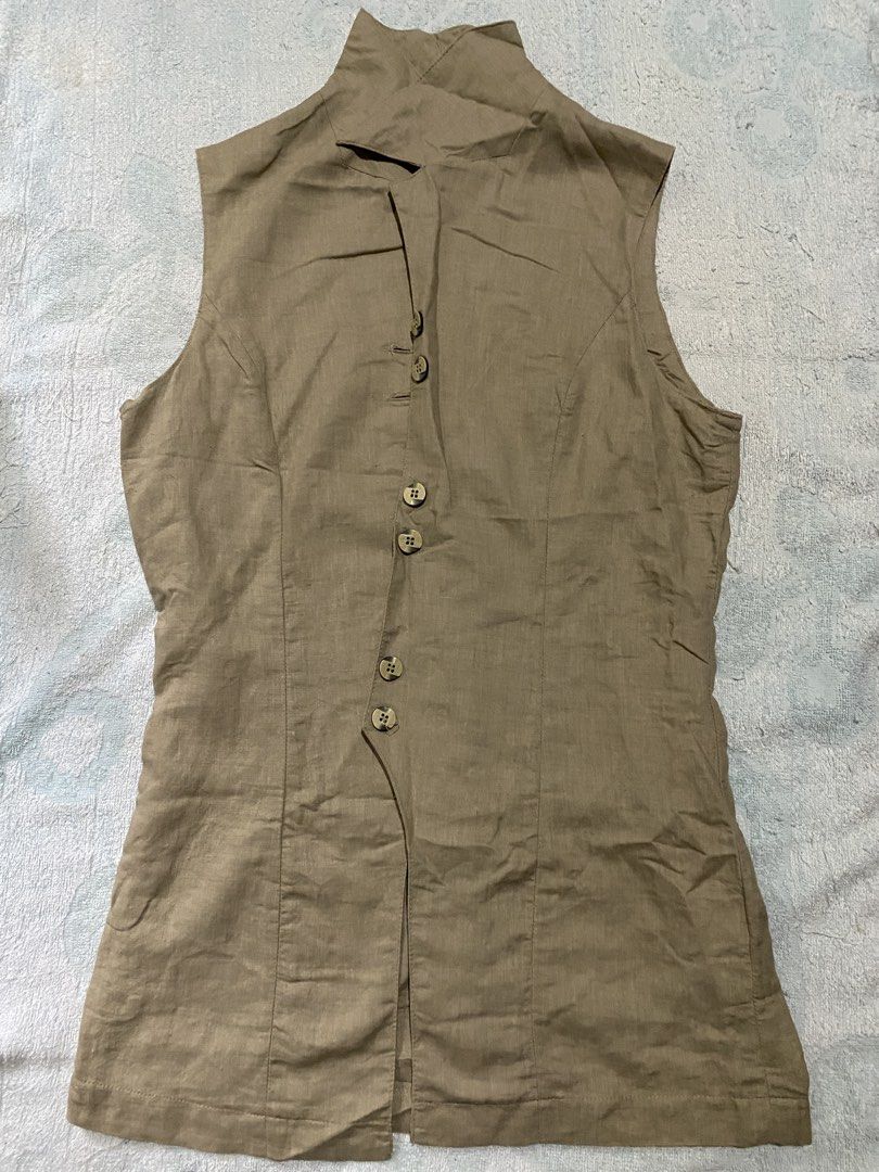 Button Top (Category: Others Tops) located in Mapandan. Submitted by elavee (Listing ID 1463093467, Image 1). Description: .
