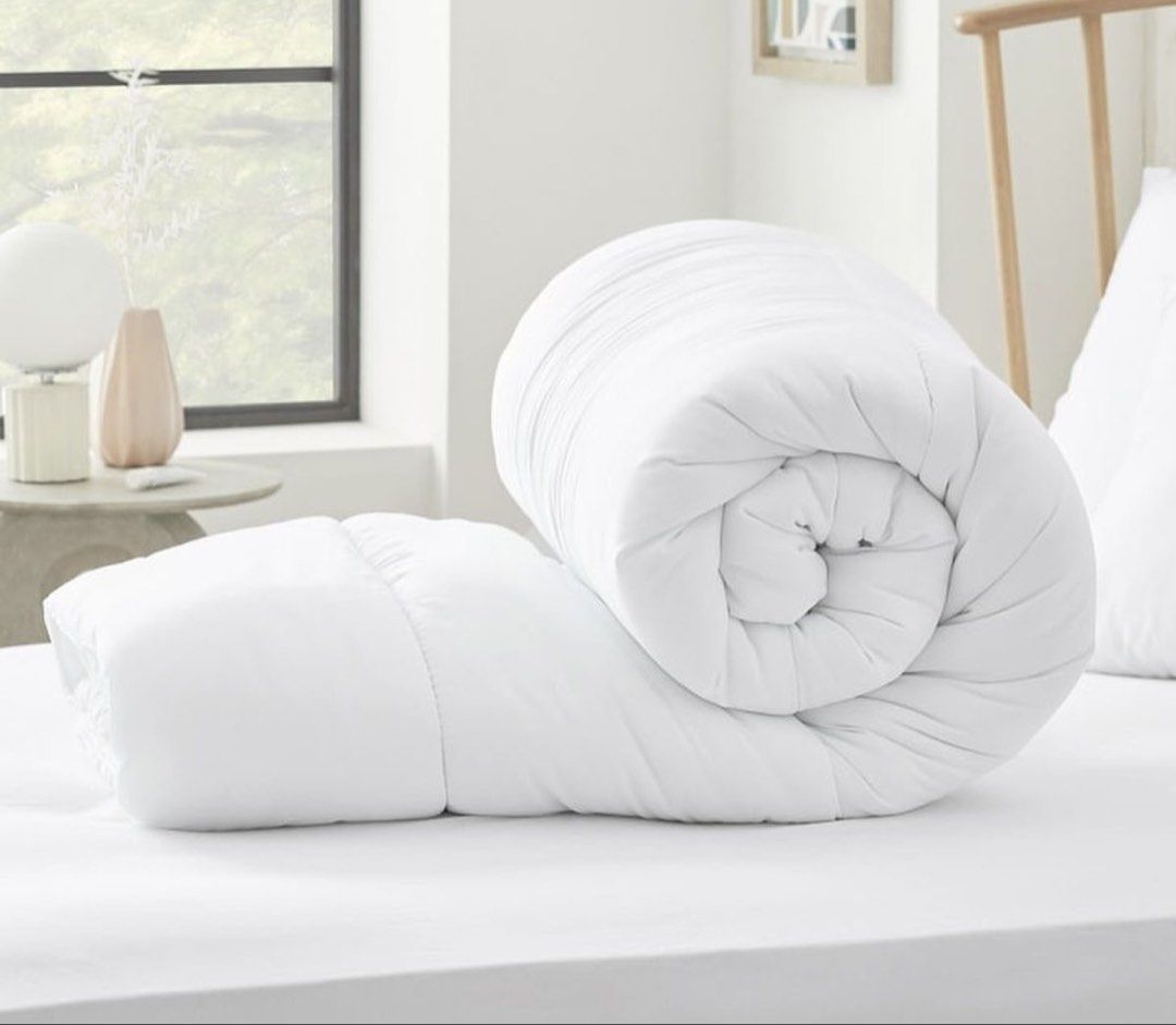 CALIFORNIA KING COMFORTER (Category: Bedding & Towels) located in Manila. Submitted by niabria (Listing ID 1462886702, Image 1). Description: CALIFORNIA KING / SUPERKING HOTEL QUALITY COMFORTER SIZE : 230*240CM MOP : COD | GCASH | MAYA | BANK TRANSFER SAME DAY DELIVERY | ALSO OPEN FOR BULK ORDERS | WHOLESALE .