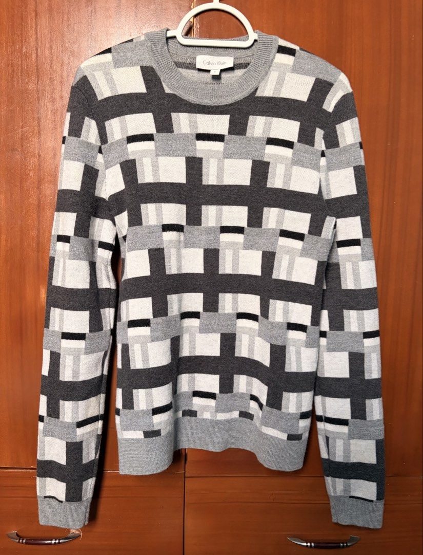 Calvin Klein 100% Merino Wool Sweater Size S (Category: Coats, Jackets and Outerwear) located in Dasmarinas. Submitted by calmfox53d4 (Listing ID 1462898548, Image 1). Description: .