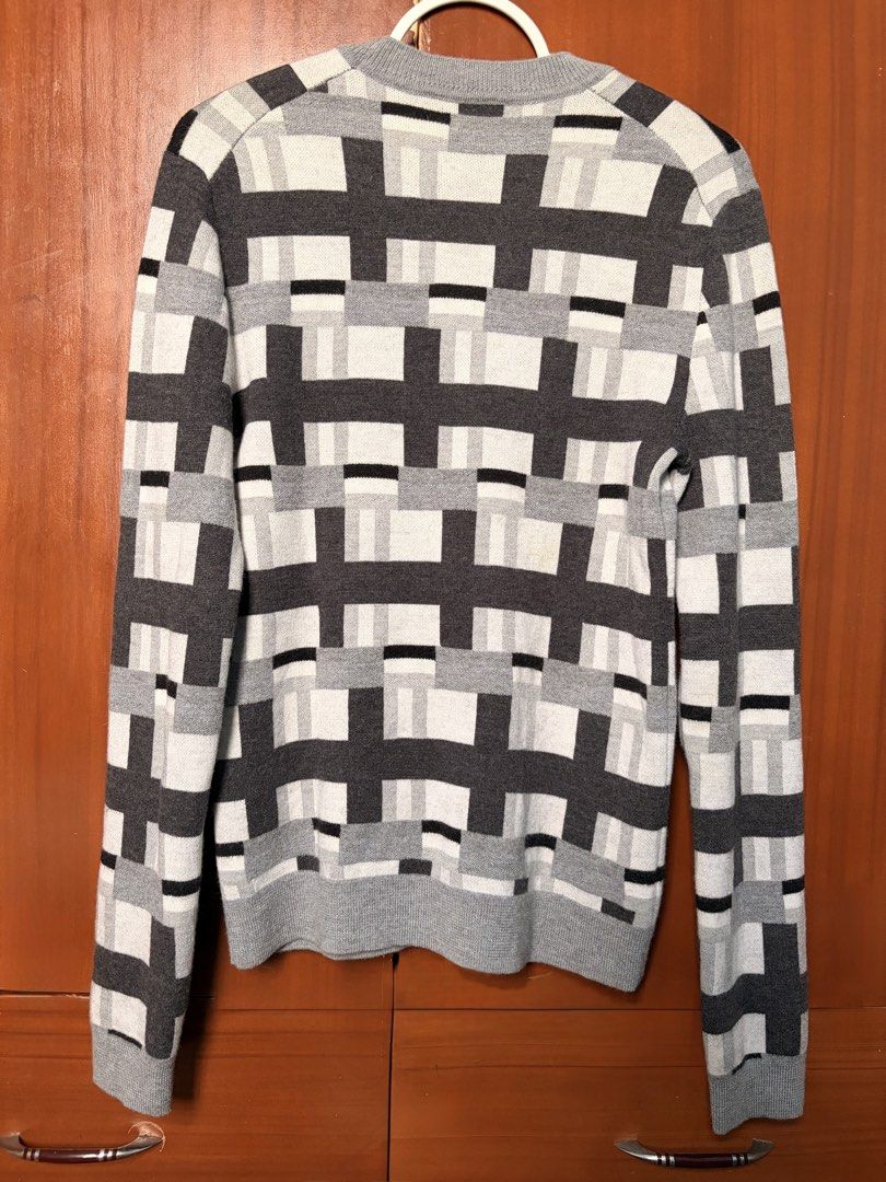 Calvin Klein 100% Merino Wool Sweater Size S (Category: Coats, Jackets and Outerwear) located in Dasmarinas. Submitted by calmfox53d4 (Listing ID 1462898548, Image 2). Description: .