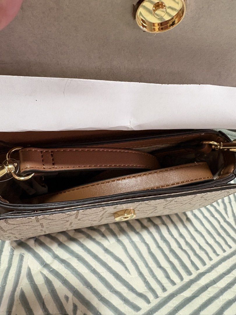 Calvin Klein Crossbody Bag (Category: Luxury Bags & Wallets) located in Pasig City. Submitted by raineeamber (Listing ID 1462917028, Image 3). Description: - Authentic Calvin Klein shoulder bag -Bought in USA -Bought for $128 (₱8k) -slightly negotiable.