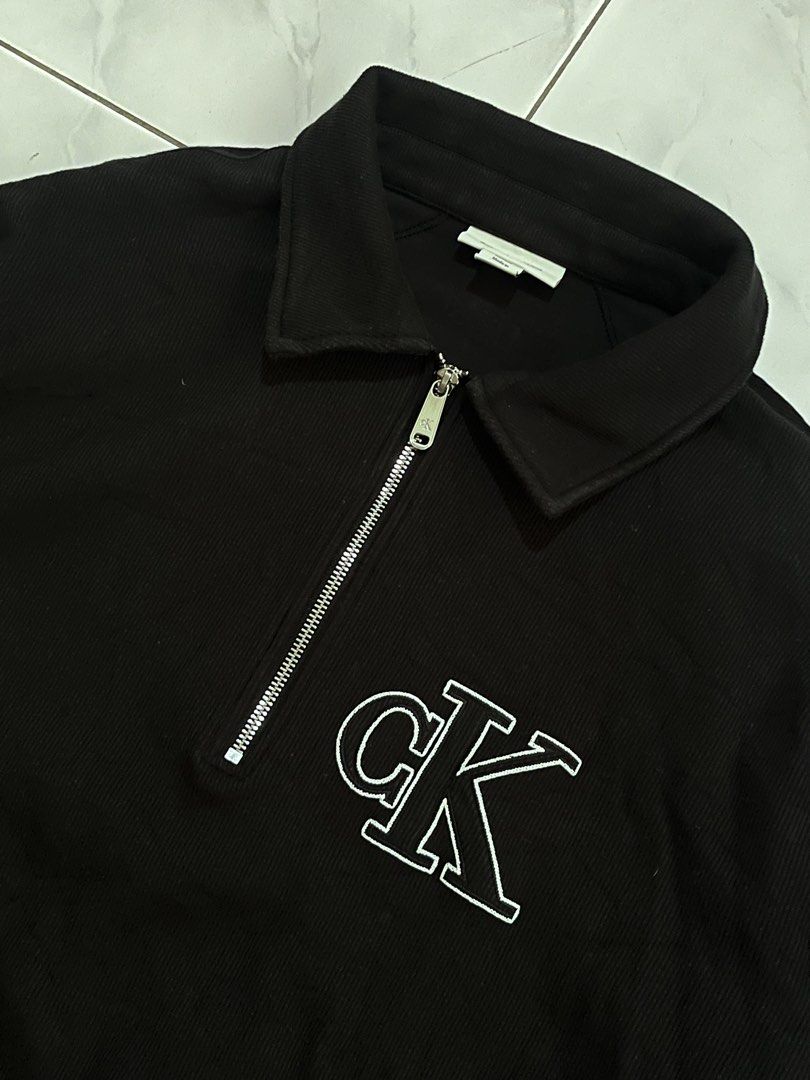 Calvin Klein Half Zip Sweater (Category: Hoodies) located in Matanao. Submitted by eyyymar (Listing ID 1462912610, Image 3). Description: -Excellent Condition -Dimes:23x26 -9.5/10 Color Rate -Issue:None.