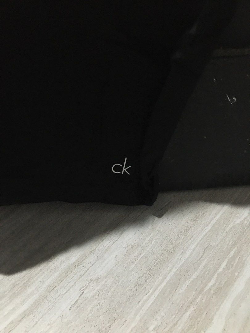 Calvin klein plain black shirt (Category: Tshirts & Polo Shirts ) located in Marilao. Submitted by joelheather02 (Listing ID 1463016376, Image 2). Description: .