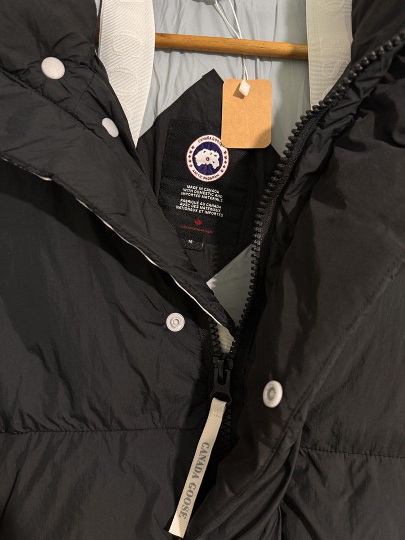 Canada Goose Arctic Program Puffer Jacket Black Size M (Category: Coats, Jackets and Outerwear) located in Cavite. Submitted by aldrindela40142 (Listing ID 1462985406, Image 2). Description: - Canada Goose Arctic Program Puffer Jacket - Color: Black - Size: Medium (M) - Made in Canada - Features iconic Canada Goose sleeve patch - Ideal for very cold weather - Zipper and snap button closure - Adjustable drawstring hem.