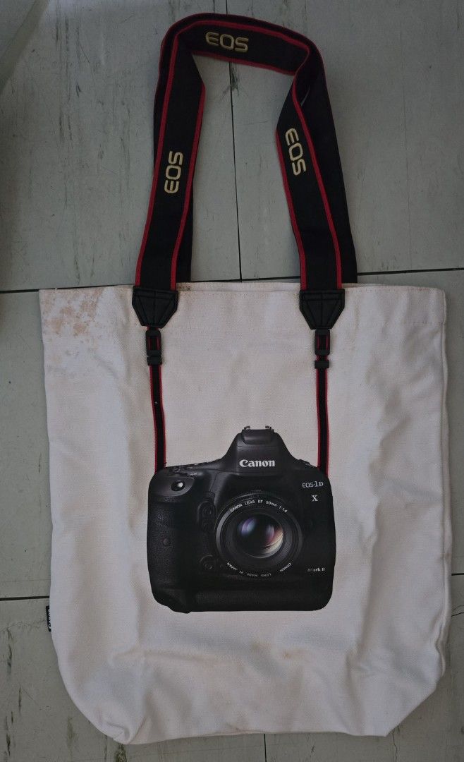 Canon EOS-1DX Mark II Tote Bag with Strap (Category: Tote Bags) located in Quezon City. Submitted by zenstar_6fc3ef (Listing ID 1462885801, Image 3). Description: *** With Visible Stains *** *** NO WARRANTY *** *** NO RETURN/NO REFUND *** Payment via Gcash only Delivery via Lalamove or Grab to be booked and shouldered by the buyer. Metro Manila area only. No swapping, please. Thanks.