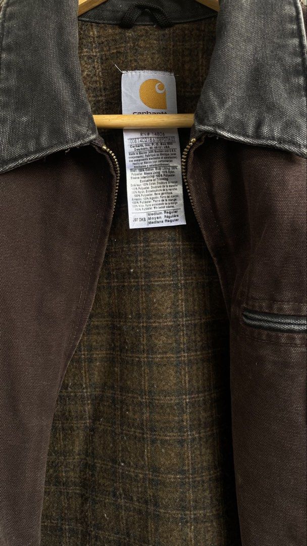 Carhartt Detroit j97 dkb (Category: Coats, Jackets and Outerwear) located in Quezon City. Submitted by gian_klein21 (Listing ID 1462957203, Image 3). Description: CARHARTT DETROIT J97 DKB 2008 SIZE MEDIUM ON TAG 23x25 ₱25,000 ISSUE : last 2 photo, distress and bleach stains on the distress parts. EXCELLENT CONDITION! .